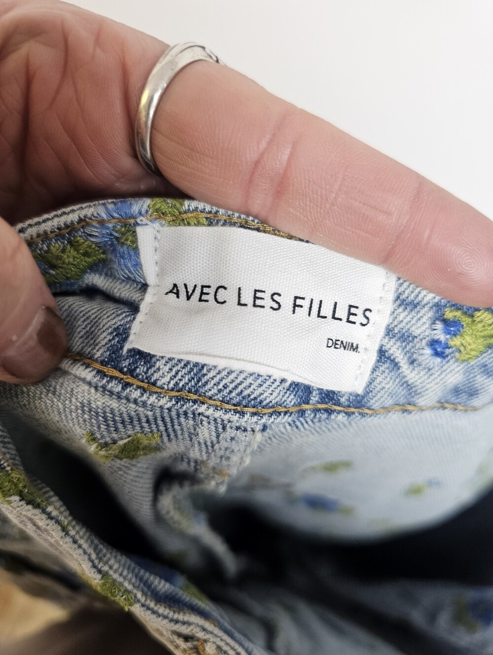 Avec Les Files Bohemian Embroidered Floral Relaxed Tapered/Barrel Jeans - Picture 3 of 10